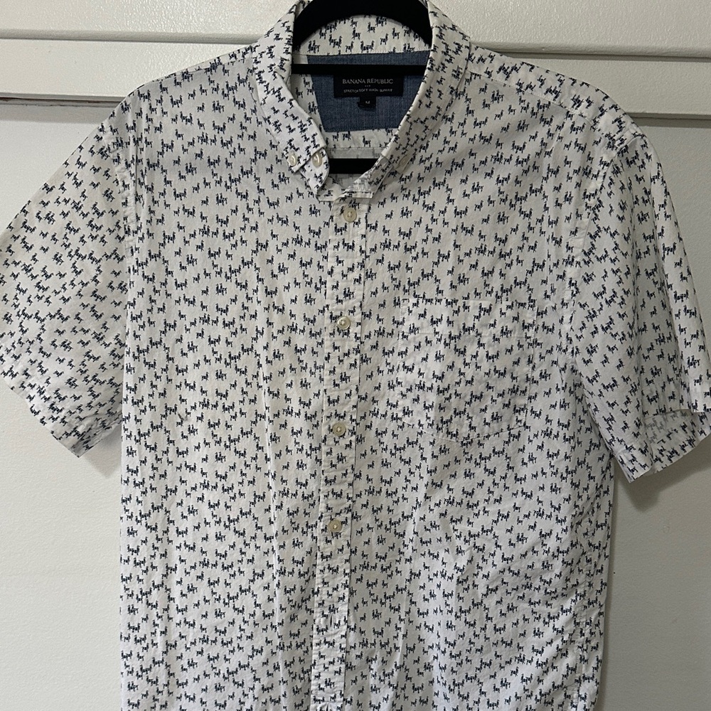 Banana Republic Llama Print Short Sleeve Button Up Shirt Slim Fit White Navy M